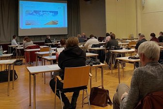 Oederan lehnt Windräder am Ranis ab - Mit einer Präsentation wurde am Donnerstag im Rahmen eines Sonderstadtrates in Oederan das Windkraftprojekt auf dem Ranis vorgestellt. Das Vorhaben stößt auf breite Ablehnung.