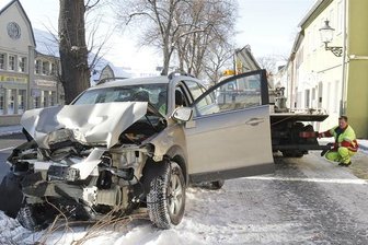Oederan: Rentner stirbt bei Unfall - Die Fahrt eines 66-jährigen Rentners endete am Samstag in Oederan tödlich.