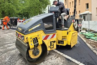 Oederan: Straßenbauer legen Endspurt ein - In Oederan ist die Lessingstraße jetzt fertig saniert.