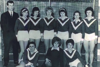 Oederaner Handballerin: „Wir haben damals bei Minusgraden im Bus übernachtet“ - Der Startschuss: 1964 wurden die Frauen des BSG Fortschritt Oederan Bezirksmeister.