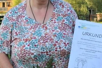 Oederaner Ideen sind spitze - Für den Verein Altes Bahnhofsviertel freute sich Vereinsvorsitzende Ulrike Seyfert über 400 Euro.