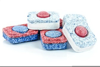 Öko-Tabs spülen Geschirr am besten sauber - Auch preiswerte Tabs spülen gut.