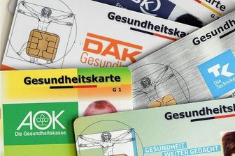 Ökonom fordert: Kassenpatienten sollen bis zu 2000 Euro pro Jahr selbst bezahlen - Die Beiträge für Kassenpatienten explodieren: Doch wie könnten die Kosten steigerungen gebremst werden? 