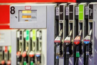 Öl-Engpässe: Geht im Osten Deutschlands nun der Kraftstoff aus? - Die PCK-Raffinerie im brandenburgischen Schwedt ist nur noch zu 50 Prozent ausgelastet, weil Nachschub fehlt. An den Tanksäulen im Osten könnte sich das bald bemerkbar machen. 