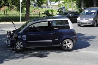 Oelsnitz: Leichtmobil kollidiert mit Pkw -