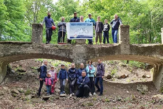 Oelsnitz: Rastplatz auf Wettinturm-Ruine wird am Sonntag eingeweiht - Auf dem Fundament des 1923 nach nur 15 Jahren Standzeit abgerissenen Wettinturms gibt es künftig eine Rastanlage.