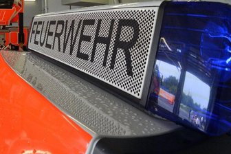 Oelsnitz/V.: Unbekannte zünden Papierpresse an -