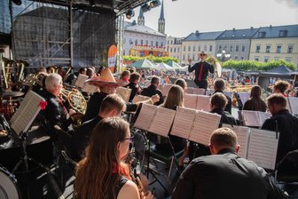 Oelsnitz will Landesmusikort 2026 werden - Ein Klangkörper von mehreren in Oelsnitz: Die Stadtkapelle gab anlässlich ihres 30-jährigen Jubiläums ein Konzert beim Sperkenfest 2025.