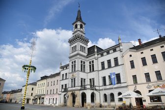Oelsnitz: Zwei Bewerber wollen OB werden - Wer regiert künftig im Oelsnitzer Rathaus? Das entscheidet die Wählerschaft am 22. März.