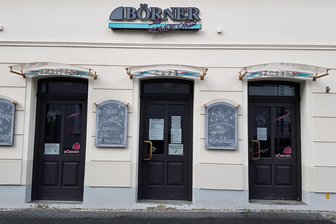 Oelsnitzer Bäckerei Börner: Staatsanwaltschaft leitet Bankrott-Verfahren ein - Seit 29. September geschlossen: Die Filiale der Bäckerei Börner am Oelsnitzer Markt.