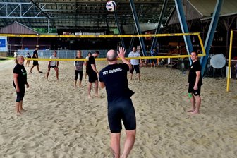 Oelsnitzer Beachvolleyballturnier: Die Beachhoppers gewinnen ungeschlagen den Zauberpokal - Zum elften Mal ging das Turnier im Freibad Elstergarten über die Bühne.