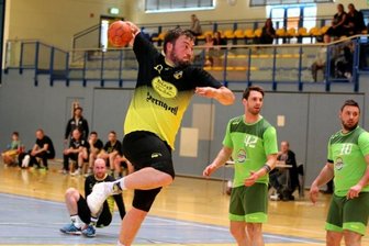 Oelsnitzer belohnen sich für großen Kampf - Felix Bechler netzte zehnmal für die Oelsnitzer gegen die USG Chemnitz ein und war damit erfolgreichster Werfer des TSV.