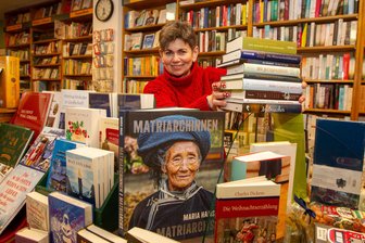 Oelsnitzer Buchhandlung vor dem Aus: Inhaberin will kämpfen - Kathrin Jakob führt seit fast 21 Jahren eine Buchhandlung in Oelsnitz. Sie ist eine zentrale Anlauf- und Kommunikationsstelle in der Innenstadt.