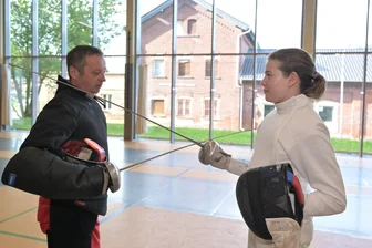 Oelsnitzer Fechttalent mit starkem Auftritt beim Europacup - Klara Drummer, hier mit ihrem Trainer Rico Fankhänel, zählt zu den Ausnahmetalenten in ihrer Disziplin.