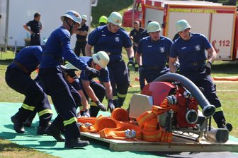 Oelsnitzer Feuerwehr in Bestform: Brandschützer räumen bei zwei Wettbewerben ab - Die Oelsnitzer Feuerwehr war am schnellsten beim Deutschlandmaster (Foto) und beim Vogtland-Cup.