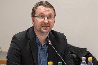 Oelsnitzer Friedensrichter muss bei Äste-Ärger schlichten - Der Oelsnitzer Friedensrichter Martin Hofmann.