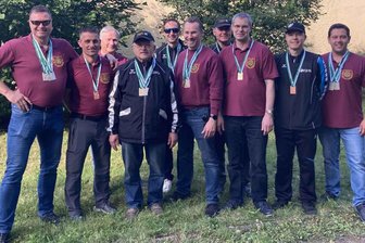 Oelsnitzer für Deutsche Meisterschaft qualifiziert - Die Delegation der 1. Bürgerlichen Schützengilde zu Oelsnitz bei der Landesmeisterschaft in Dresden.Foto: Björn Fläschendräger