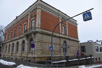 Oelsnitzer Grundschule zeigt ihre Angebote - Die Grundschule Am Karl-Marx-Platz in Oelsnitz wurde 2017 saniert. Am Samstag ist Tag der offenen Tür.