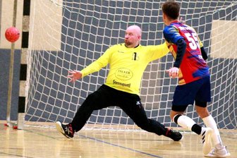 Oelsnitzer Handballer gewinnen Vogtlandderby bei Plauener Reserve - TSV-Torhüter Sven Zergiebel und sein Team fuhren bei der Plauener Reserve den zweiten Saisonsieg ein.