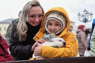 Oelsnitzer Ostermarkt mit echten und falschen Hasen - 