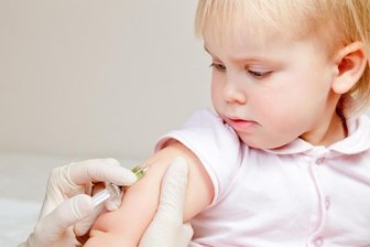 Oelsnitzer Rathauschef will Plauener Kinderarzt abwerben - Im Vogtland gibt es zu viele Kinderärzte. Das sagt zumindest die Kassenärztliche Vereinigung. Eltern in Oelsnitz merken davon nichts. Sie müssen für den Besuch beim Facharzt bis nach Plauen fahren.