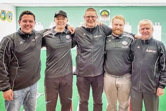 Oelsnitzer schielen Richtung erste Liga - Das mit 4:1 gegen Aufsteiger Zehlendorf erfolgreiche Oelsnitzer Gilde-Team: (von links) Aron Fläschendräger, Ronny Stephan, Daniel Clauß, Yannic Grießbach und Jürgen Barth. 
