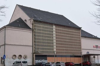 Oelsnitzer Schützenhaus wird abgerissen - Mit diesem Gebäude verbinden Generationen von Oelsnitzern schöne Erinnerungen. Am Mittwoch hat der Stadtrat den Abriss beschlossen.