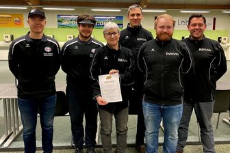 Oelsnitzer Sportschützen kämpfen um den Aufstieg - Ronny Stephan (von links), Leonard Lieb, Anneliese Falkenberg, Kristian Borschke, Yannick Grießbach und Aron Fläschendräger kämpfen am 26. Januar um den Aufstieg in die 1. Bundesliga.