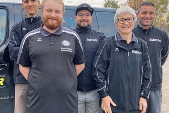 Oelsnitzer Sportschützen klettern auf Podestplatz - Die Gilde-Schützen (von links) Kristian Borschke, Yannic Grießbach, Frank Eberlein, Annelise Falkenberg und Dirk Löffler erkämpften in Berlin einen wichtigen Doppelsieg gegen Schönholz und Potsdam.