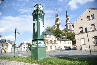 Oelsnitzer Stadttour beginnt an der Persil-Uhr - An der Persil-Uhr am Heppeplatz in Oelsnitz beginnt am Dienstag die Stadtteil-Tour.
