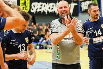 Oelsnitzer verlieren den Spielfaden - Alexander Krug, Trainer des VSV Oelsnitz, hatte am Samstag viel zu kritisieren. Eine Antwort auf den unerklärlichen Einbruch seines Teams gegen Marktredwitz hatte auch er nicht wirklich. 