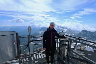 Oelsnitzerin forscht in den Hohen Tauern - Julia Wenske aus Oelsnitz auf dem Sonnblick Observatorium in den Hohen Tauern, der ältesten und höchsten durchgehend besetzten Forschungsstation in den Alpen. 