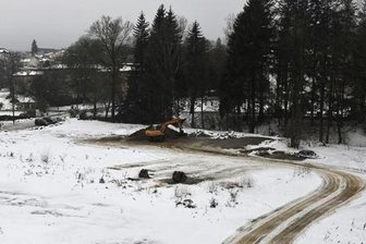 Österreicher entwerfen Hotel und Therme für Bad Elster - Auf dem freien Platz neben dem Albert-Bad (links) sollen an der Weißen Elster die neue Therme und das Viersterne-Hotel entstehen.