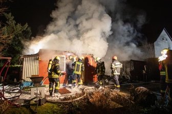 Ofen löste wohl Brand aus - Ein Gartenhaus ist an der Max-Liebermann-Straße in Plauen niedergebrannt. Es entstand ein Schaden in Höhe von 30.000 Euro.