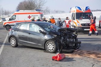 Offenbar drei Verletzte bei Unfall zwischen Großrückerswalde und Marienberg -