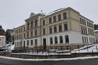 Offene Türen an der Stadtschule Schwarzenberg – eine Schule mit Besonderheiten - Die Stadtschule Schwarzenberg liegt zentral, nahe der Altstadt an der Erlaer Straße.