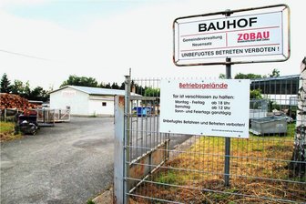 Offenes Bauhof-Tor erhitzt Gemüter in Zobes - Eigentlich sollte das Tor geschlossen sein. Doch selbst nach 20 Uhr steht es sperrangelweit offen.