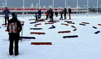 Offenes Training bestens besucht - Kurven üben für Jung und Alt: Nicht so einfach, selbst auf fast ebener Fläche.