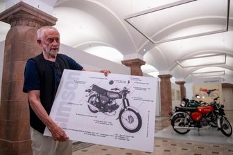 Offenheit als Gestaltungsprinzip - Das Mokick Simson S50/51, hier in der Ausstellung der Kunstsammlungen, ist ein Musterbeispiel des "offenen Prinzips". 