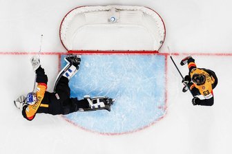 Offensive, Qualität und Identität: Das läuft beim DEB falsch - Im eigenen Überzahlspiel ein Gegentor: Deutschland hat viele Probleme bei der WM in der Schweiz.