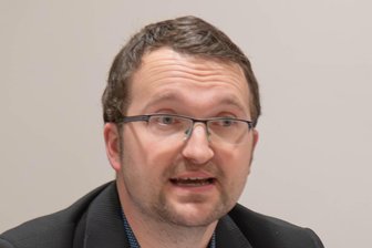 „Oft wird nicht mehr geredet“: Friedensrichter im Vogtland muss öfter ran - Martin Hofmann ist seit 2017 als Friedensrichter in Oelsnitz im Amt.