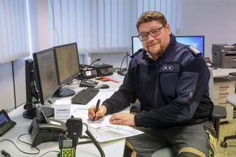 Ohne Gegenkandidat: Gemeindewehrleiter von Hohenstein-Ernstthal im Amt bestätigt - Seit fünf Jahren ist Rico Leuschner Gemeindewehrleiter in Hohenstein-Ernstthal. Jetzt wurde er für eine zweite Amtsperiode bestätigt.