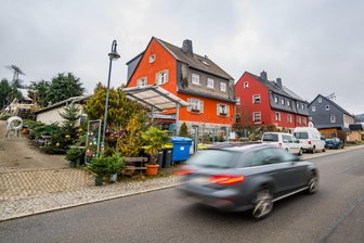 Ohne großen Silvesterknall: Gärtnerei im Erzgebirge schließt am Jahresende - Bald nicht mehr da: Die Gärtnerei Hübner im Lößnitzer Ortsteil Affalter schließt zum Jahresende.