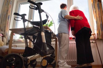 „Ohne Hilfe geht es nicht mehr“: Ambulant statt stationär – Pflegedienst Wechselburg fordert Umdenken - Um die teure stationäre Pflege hinauszuzögern, schlägt die Geschäftsführerin des Wechselburger Pflegedienstes vor, die ambulante Pflege zu stärken.