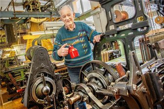 Ohne ihn stehen die Webmaschinen still: Egon Mende und die Historische Schauweberei Braunsdorf - Egon Mende von der Schauweberei Braunsdorf hatte sein ganzes Berufsleben lang den Anspruch, der auch heute noch gilt: Jede Maschine muss laufen.