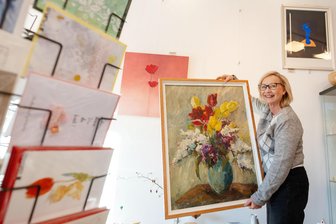 Ohne Nachfolge: Traditionsgeschäft in Plauen schließt endgültig - Bald sind die Wände leer. Galeristin Katrin Hager nimmt Abschied vom Altmarkt.