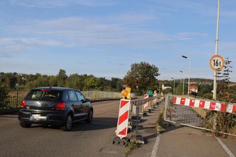 Ohne neue Brücke funktioniert es nicht: Zwickauer hoffen auf Bau der Umfahrung für ihren Stadtteil - Die marode Mühlgrabenbrücke in Crossen dürfen nur Fahrzeugen bis 16 Tonnen passieren.