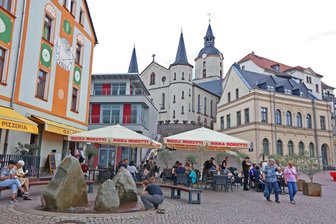 „Ohne Schoko-Eis geht nichts“: Westsächsische Eiscafés schwören auf die klassische Sorte - Das „Dolce Freddo“ auf dem Meraner Teichplatz. Schokoeis spielt dort eine wichtige Rolle.