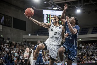 Ohne verletzten Spielmacher Jacob Gilyard: Niners Chemnitz verlieren nach unerklärlichem Einbruch in Heidelberg - Die Niners Chemnitz um Kevin Yebo haben das wichtige Spiel um den Einzug in die Playoffs bei den MLP Academics Heidelberg am Ende klar verloren.