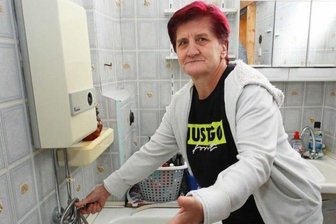 Da die Vermieterin bis heute nicht die Forderungen der Wasserwerke beglichen hat, muss Helga Haugk in Crimmitschau ohne Wasser auskommen - aber nur noch bis zum Auszug.